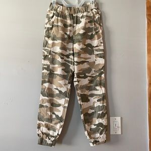 Perfect conditions camouflaged cardigan pants.